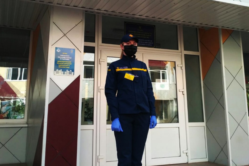 На избирательных участках Днепропетровской области работают пожарные посты - рис. 1