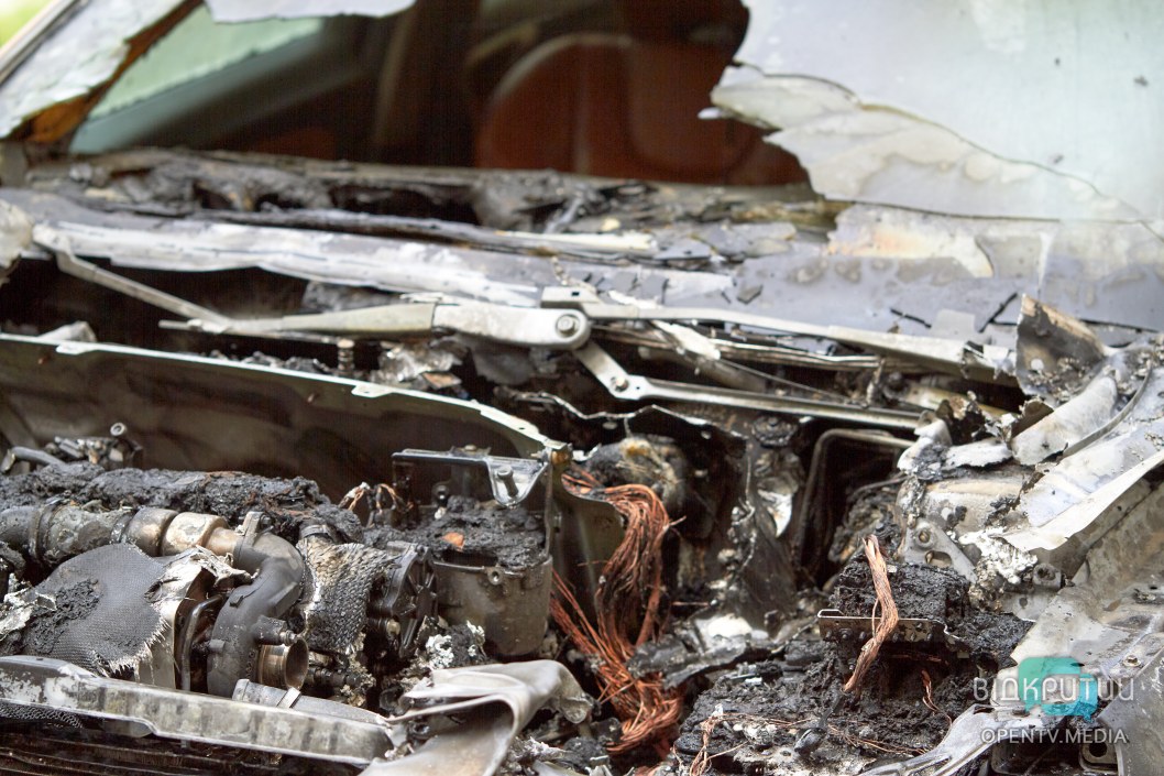 В Днепре автомобиль сгорел дотла: хозяин уверен в поджоге - рис. 3