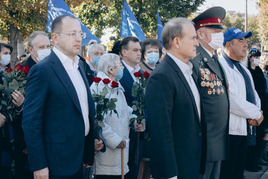 В Кривом Роге лидеры ОППОЗИЦИОННОЙ ПЛАТФОРМЫ – ЗА ЖИЗНЬ почтили память героев, освободивших Украину - рис. 14