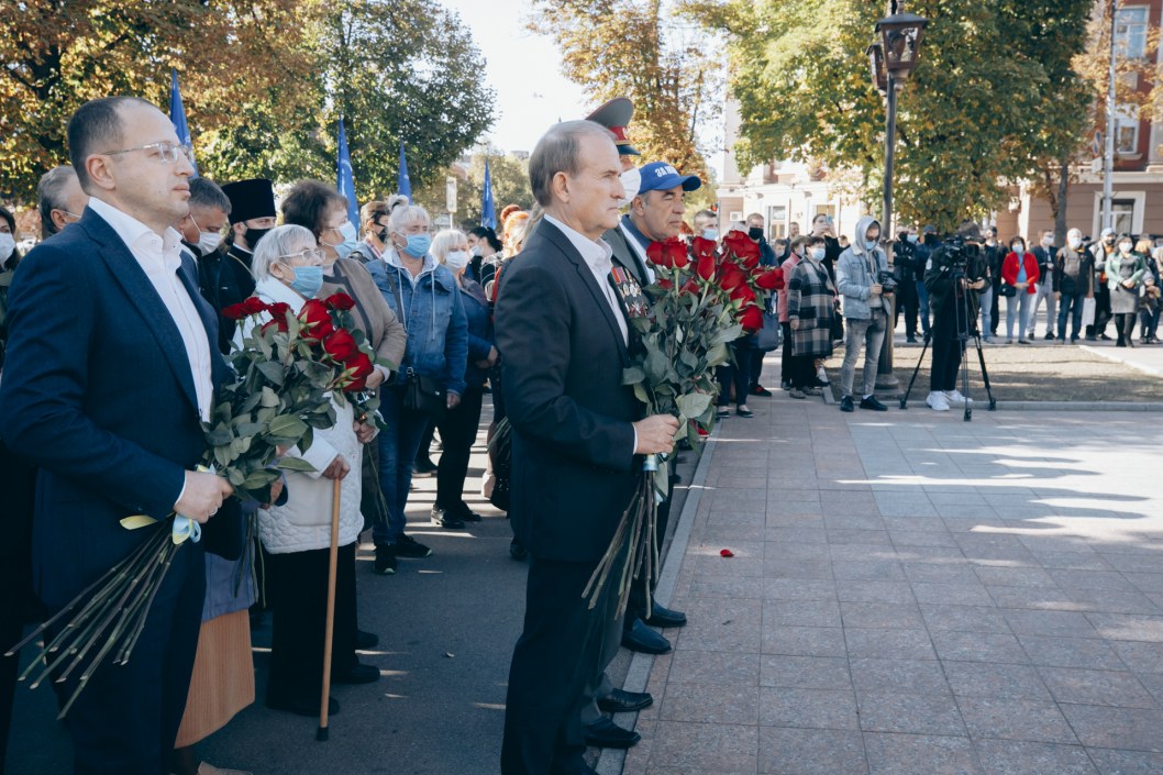 В Кривом Роге лидеры ОППОЗИЦИОННОЙ ПЛАТФОРМЫ – ЗА ЖИЗНЬ почтили память героев, освободивших Украину - рис. 5
