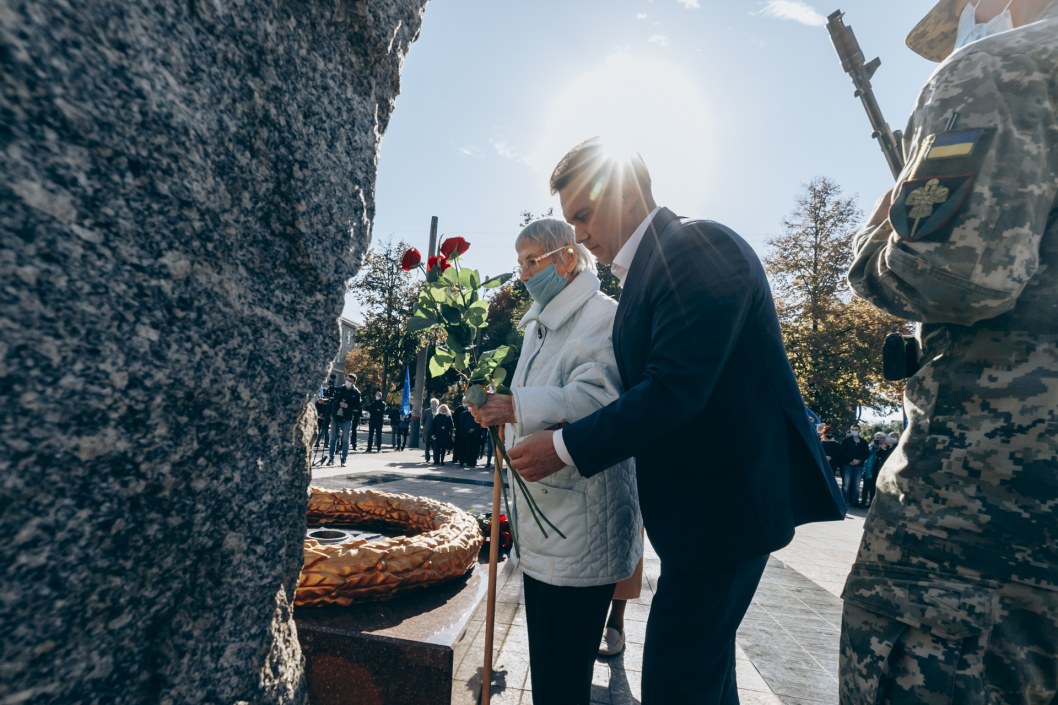В Кривом Роге лидеры ОППОЗИЦИОННОЙ ПЛАТФОРМЫ – ЗА ЖИЗНЬ почтили память героев, освободивших Украину - рис. 18