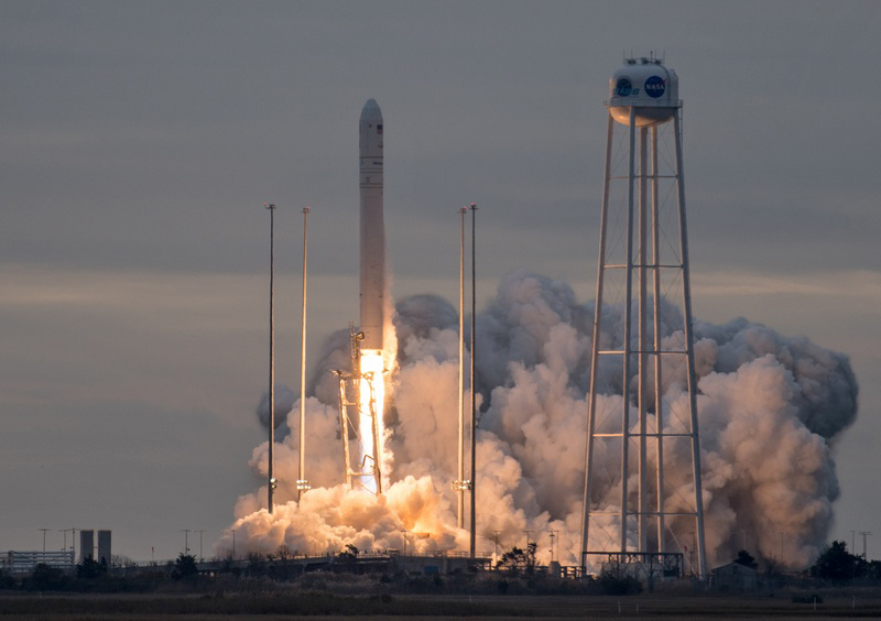 Со второй попытки: NASA запустило к МКС украинско-американскую ракету Antares, которую изготовили в Днепре - рис. 1