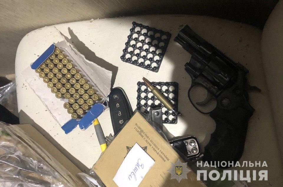 На Днепропетровщине задержали пару, которая торговала самодельным оружием - рис. 1