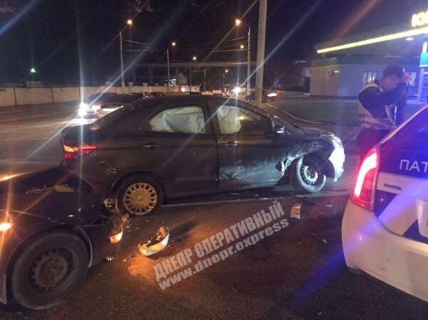 В Днепре столкнулись две легковушки: пострадал 8-летний ребенок - рис. 1