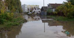 В Днепре затопило улицу Мандрыковскую: вода держится больше 10 дней - рис. 18