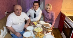 Зеленский на малой родине: в Кривом Роге президент заехал поужинать к родителям (ФОТО) - рис. 21