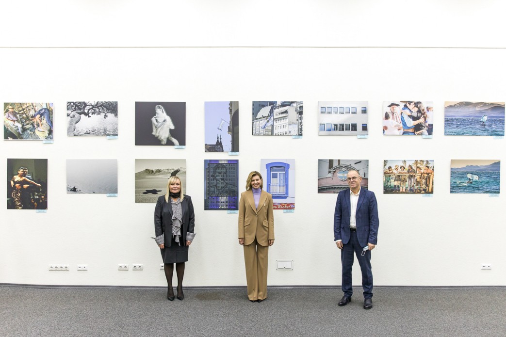 Жена Зеленского посетила выставку аргентинских фотохудожниц - рис. 1