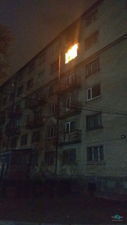 В Днепре на Яворницкого горело общежитие технологического колледжа (ФОТО) - рис. 1