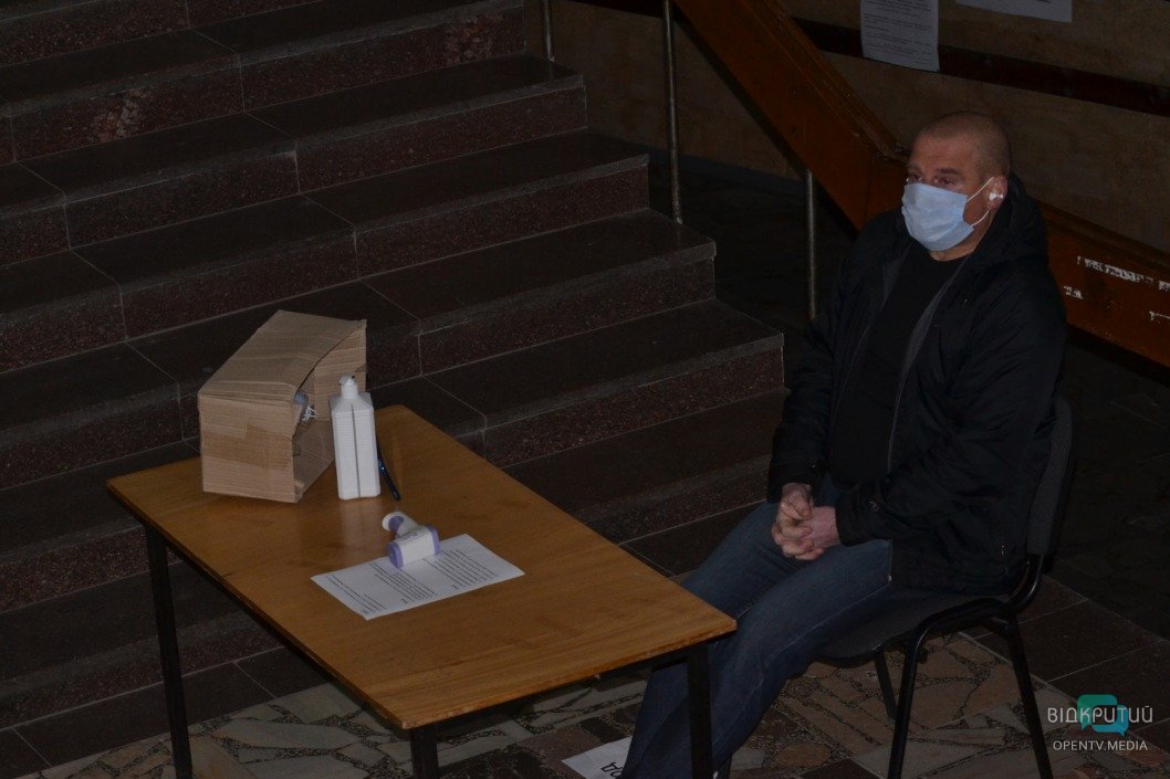Второй тур местных выборов в Днепре: что происходит на избирательных участках - рис. 13