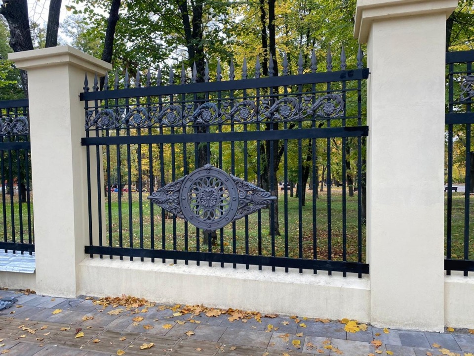 Как в днепровском парке Шевченко устанавливают новый забор (ФОТО) - рис. 2