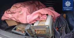 В Днепре задержали автомобилиста без прав, с "левыми" номерными и краденым оборудованием - рис. 1