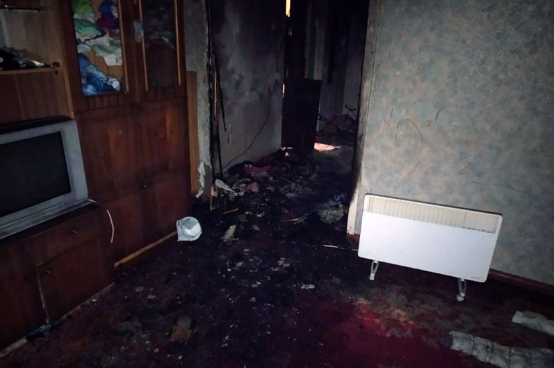 В Марганце ночью горела квартира: погибли двое маленьких детей - рис. 1