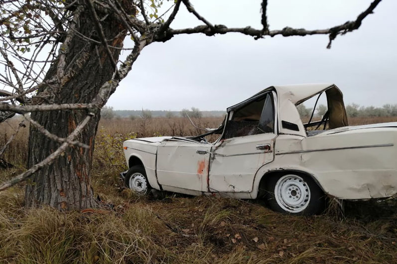 Возле Павлограда смертельная авария: тело мужчины вырезали из покореженной машины - рис. 1