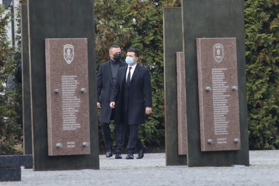 Зеленский в Днепре: что делал гарант возле облгосадминистрации (ФОТО) - рис. 2