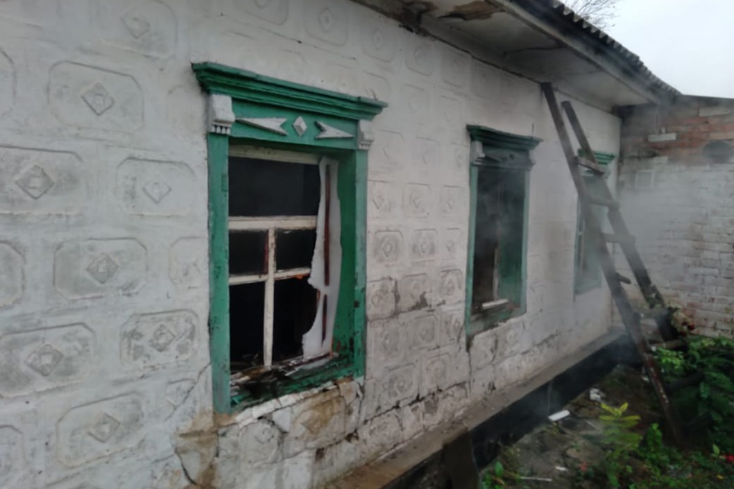 В Магдалиновском районе сгорел дом: есть жертвы - рис. 1