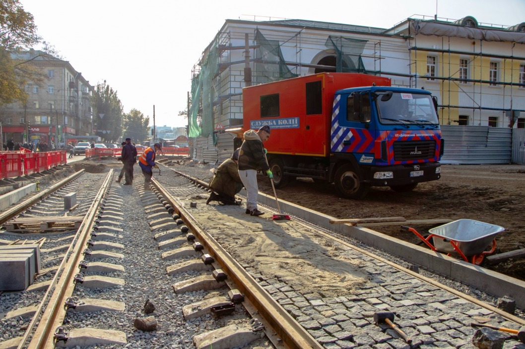 В Днепре ремонтируют рельсы: пять трамваев изменили маршрут движения - рис. 3