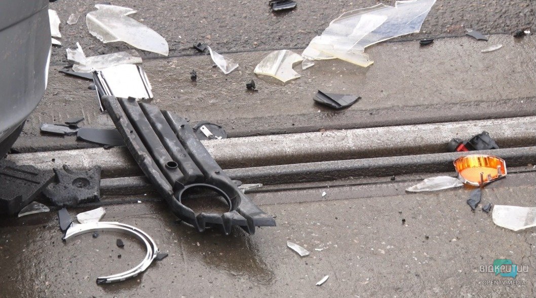В Днепре водитель иномарки врезался в авто патрульной полиции (ФОТО) - рис. 2