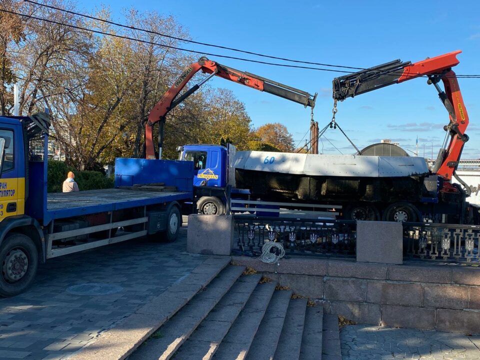 В Днепре демонтировали фонтан "Белый лебедь" (ФОТО) - рис. 3