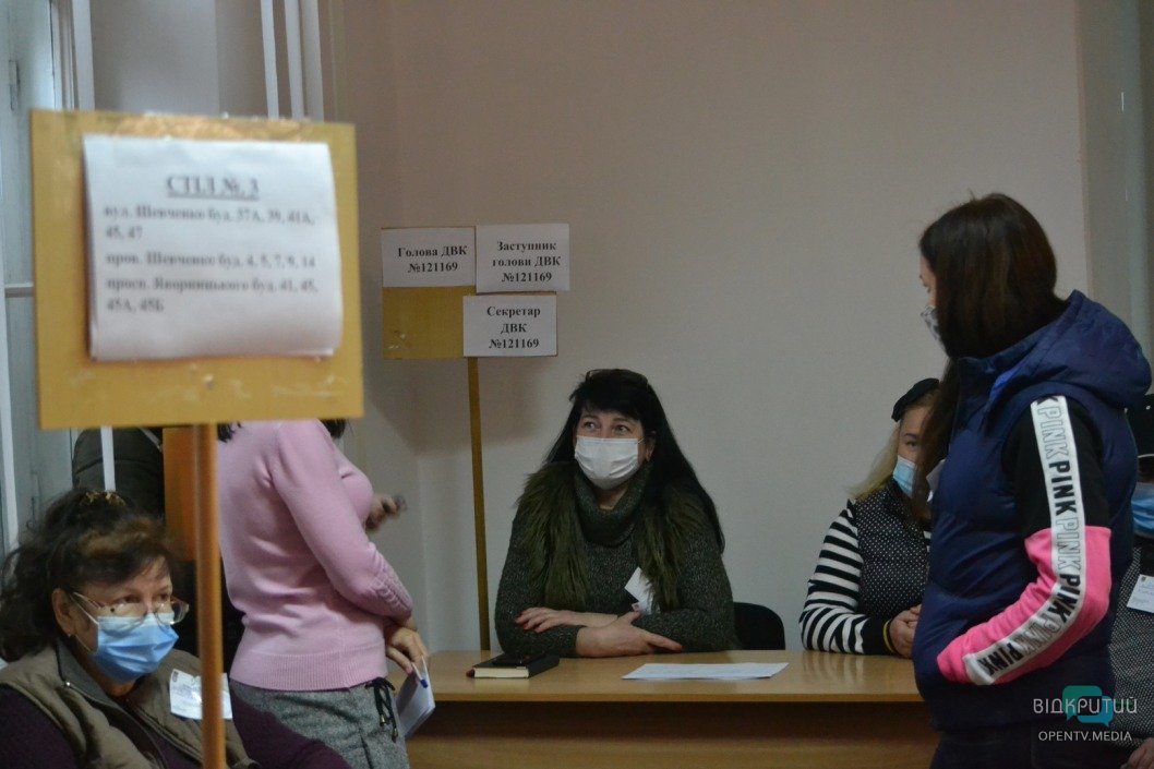 Второй тур местных выборов в Днепре: что происходит на избирательных участках - рис. 10