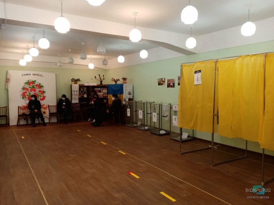 В Днепре открылись все избирательные участки - рис. 1