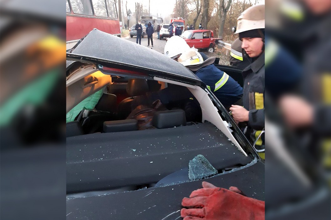Жуткое ДТП в Кривом Роге: пассажир умер в машине скорой - рис. 3