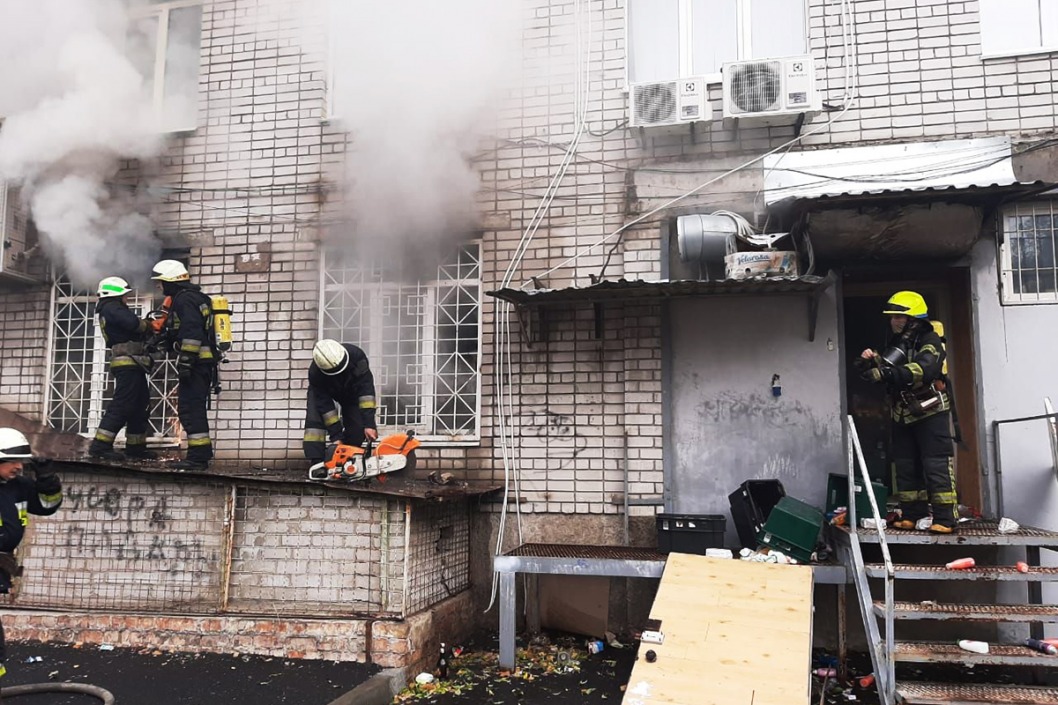 В Днепре загорелись склады сети магазинов EVA (ФОТО, ВИДЕО) - рис. 1