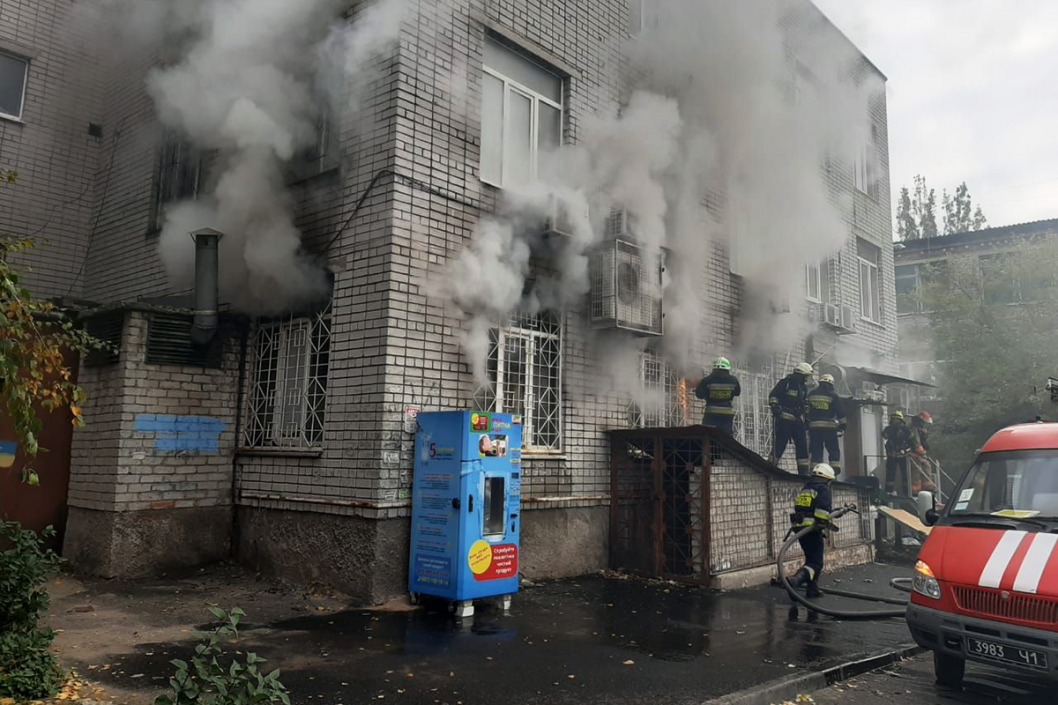 В Днепре загорелись склады сети магазинов EVA (ФОТО, ВИДЕО) - рис. 2