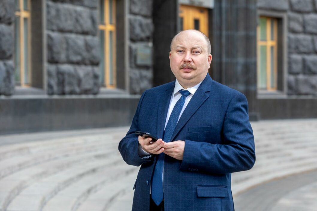 Правительство обещает оказать помощь бизнесу, пострадавшему из-за "карантина выходного дня" - рис. 1