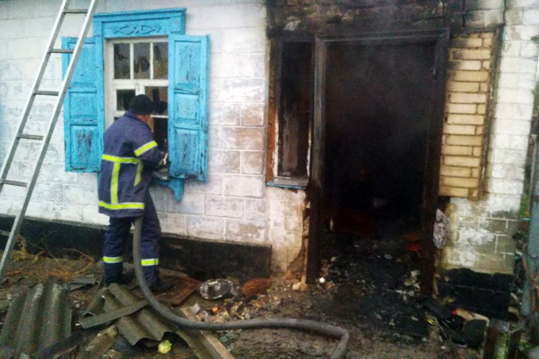 Под Днепром из горящего здания спасли пенсионерку - рис. 2