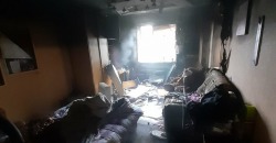 Пожар в многоэтажке: спасатели около часа тушили возгорание в квартире - рис. 1
