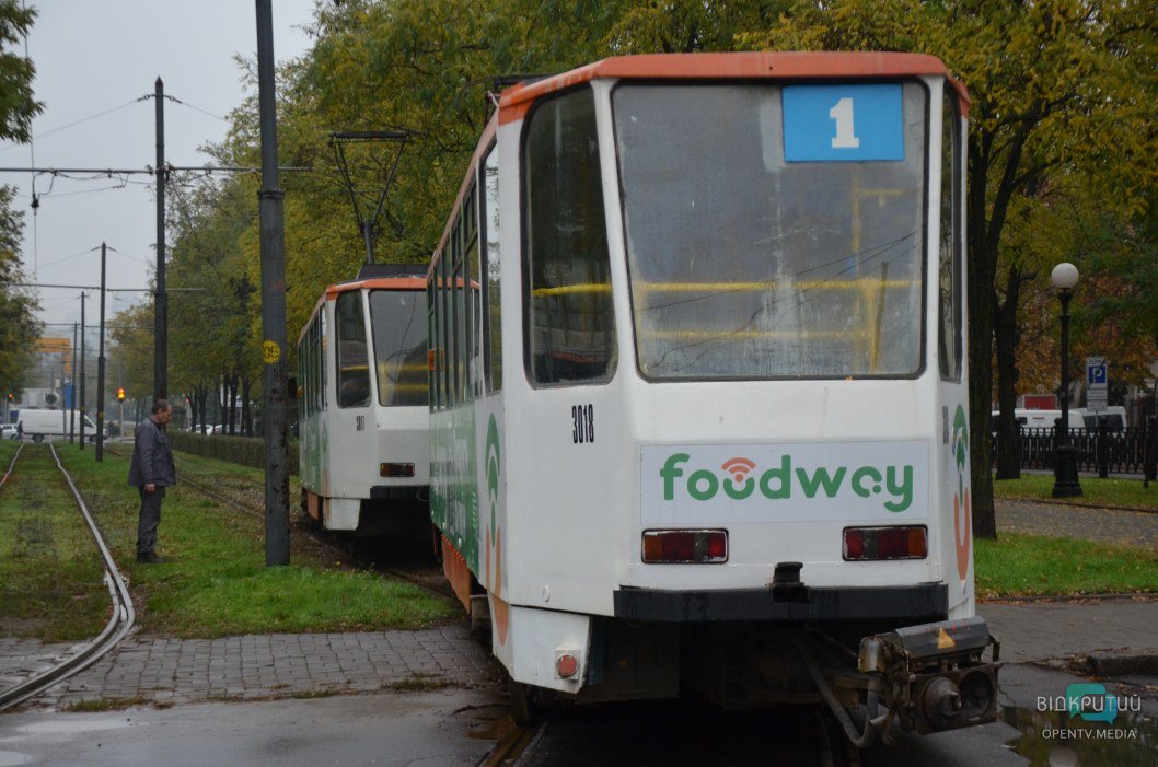 В центре Днепра сошел с рельсов трамвай №1 (ФОТО) - рис. 2