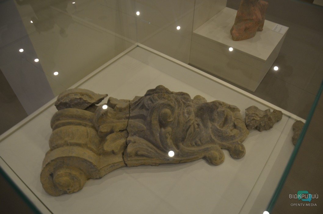 Старинный патефон и самогонный аппарат: какие экспонаты представлены в новом музее Днепра - рис. 18