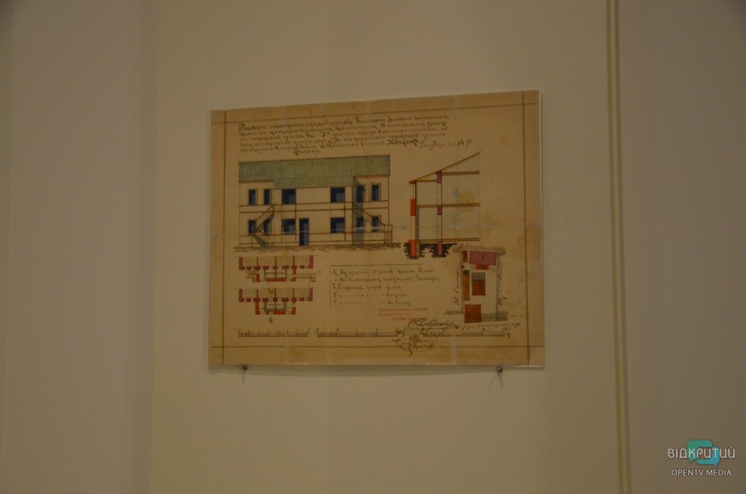 Старинный патефон и самогонный аппарат: какие экспонаты представлены в новом музее Днепра - рис. 22