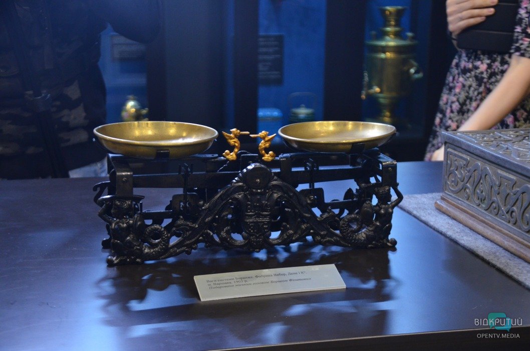 Старинный патефон и самогонный аппарат: какие экспонаты представлены в новом музее Днепра - рис. 31