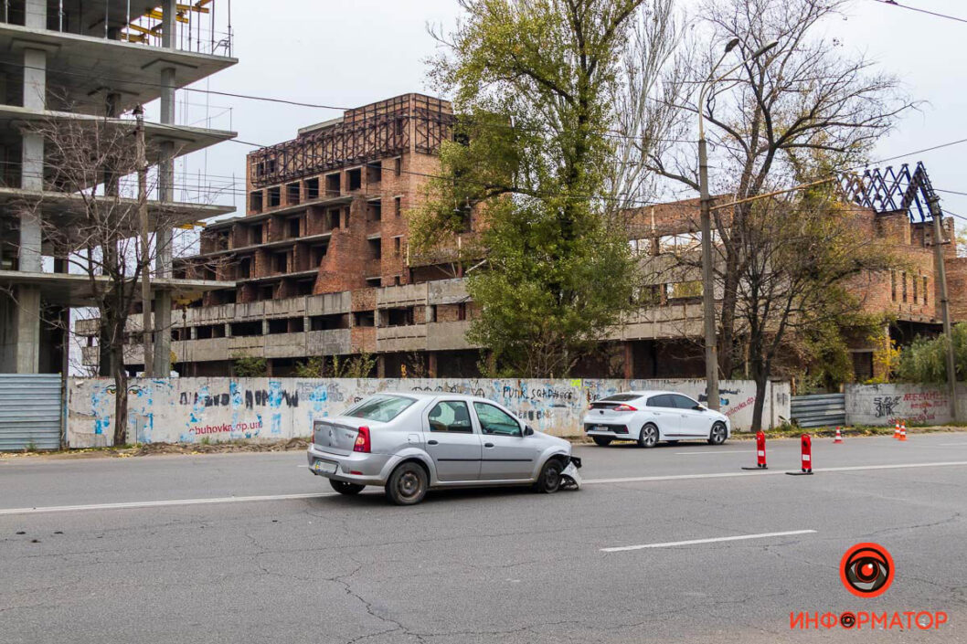 В Днепре на Набережной Победы столкнулись три машины: есть пострадавший - рис. 1