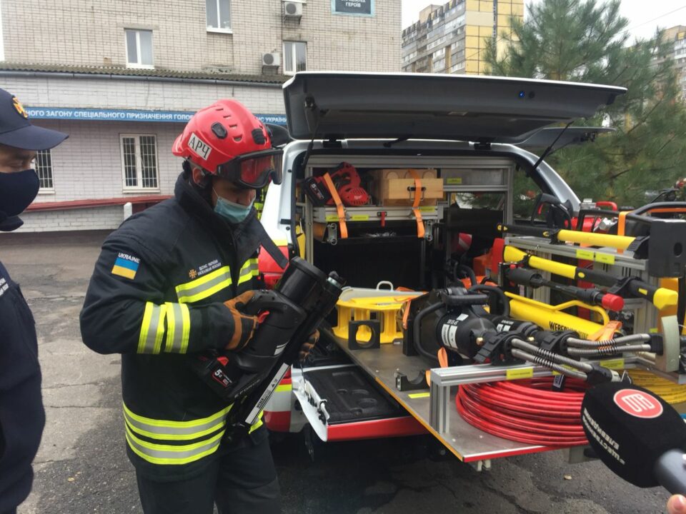 Спасатели Днепропетровской области получили новые спецмашины - рис. 5