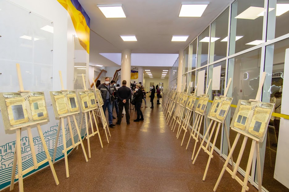 В Днепре презентовали масштабную выставку, посвященную Голодомору - рис. 3