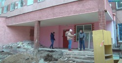 В Каменском ремонтируют приемное отделение 9-й городской больницы - рис. 2