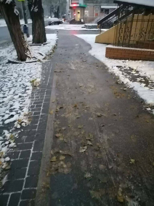 Первый снег в Днепре: на дороги вывели спецтехнику (ФОТО) - рис. 4