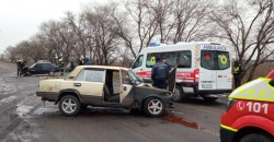 Под Днепром столкнулись ВАЗ и Славута: одного из пострадавших «вырезали» из автомобиля - рис. 5