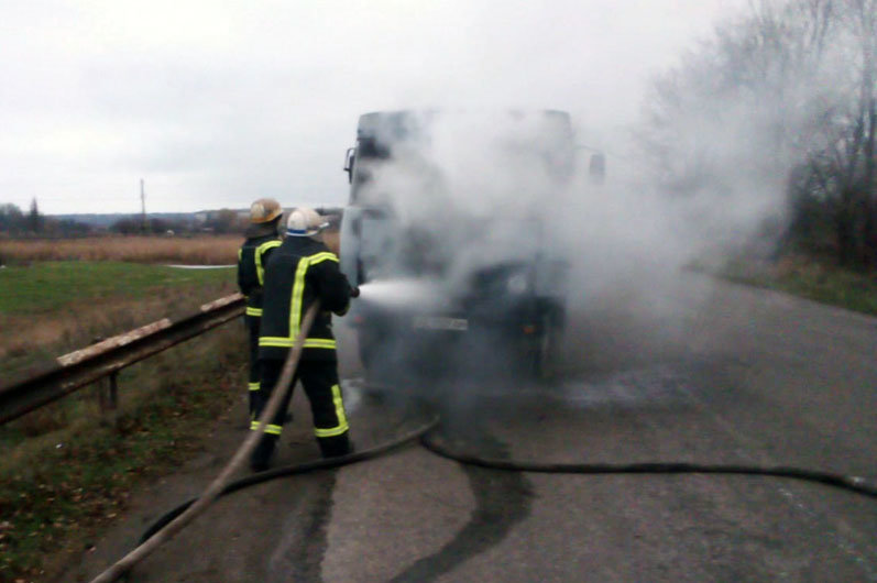 На Днепропетровщине на ходу загорелся автобус (ФОТО) - рис. 1