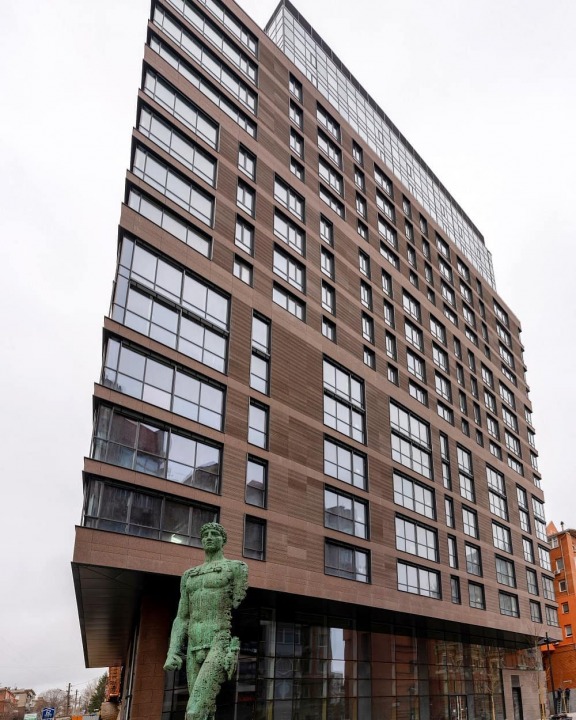 В Днепре возле статуи атланта ввели в эксплуатацию 19-этажный жилой дом - рис. 1