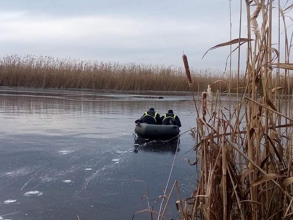 На Днепропетровщине рыбак стал жертвой тонкого льда - рис. 1