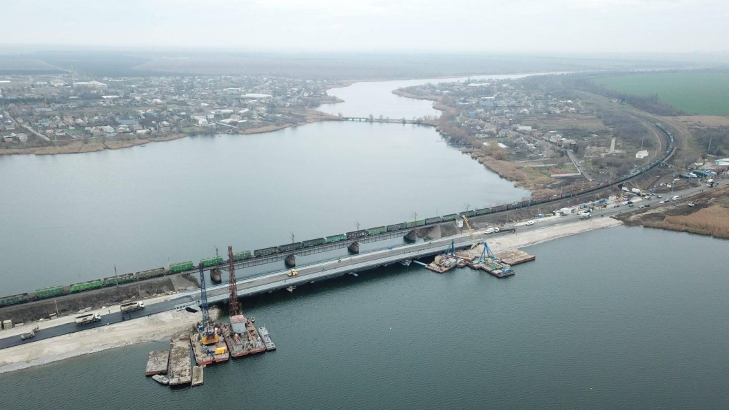 Рекорды мостостроения: переправу возле Никополя возвели за 4 месяца - рис. 11