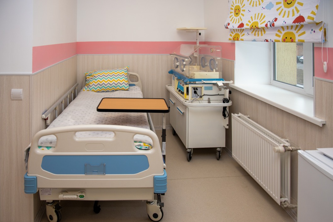 Зверята на стенах и игрушки в палатах: в Никополе открыли современную детскую больницу - рис. 10