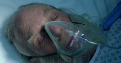 Санта в реанимации: британцы не оценили социальный ролик службы здравоохранения - рис. 1