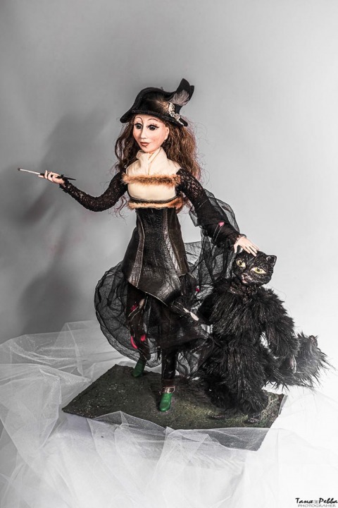 Никопольская художница создала фигурки персонажей из «Мастера и Маргариты» - рис. 1