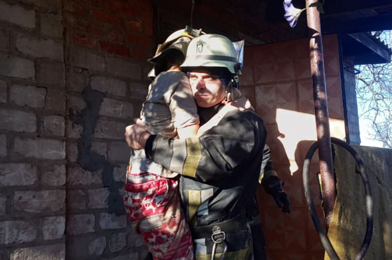 В Кривом Роге в жилом доме обвалился потолок: под завалами оказался ребенок - рис. 3