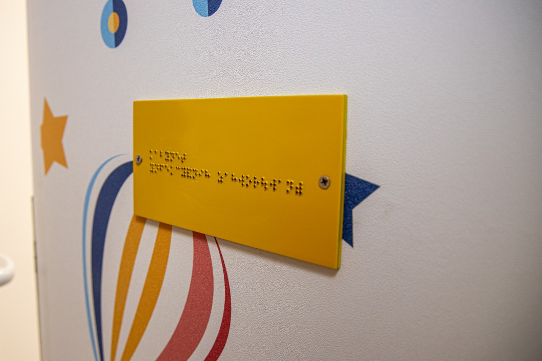 Зверята на стенах и игрушки в палатах: в Никополе открыли современную детскую больницу - рис. 12