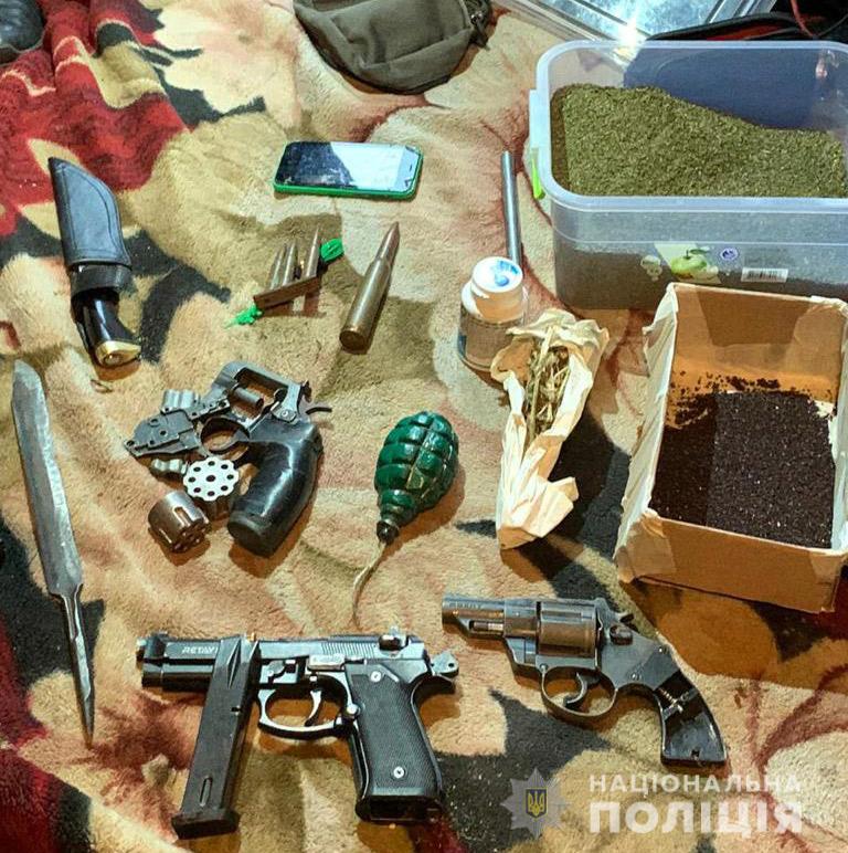Сбывали наркотики и похищали людей: на Днепропетровщине задержали преступную группировку - рис. 2